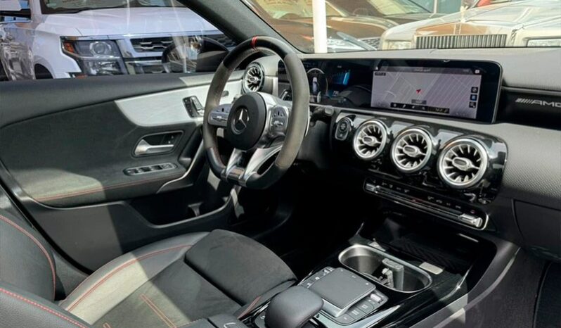 Mercedes-Benz AMG GLA 35 2021 full