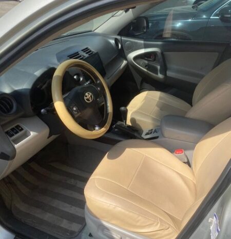 Used Toyota RAV4 2010 full